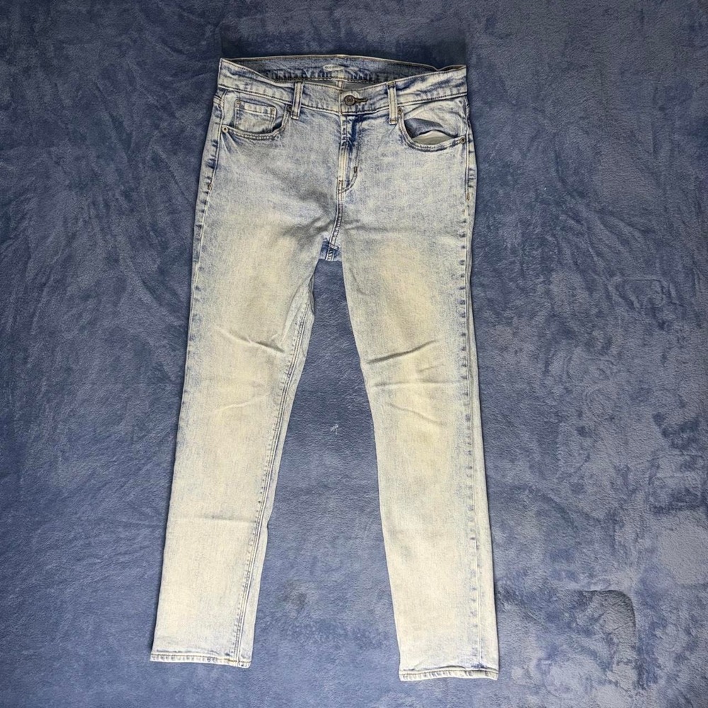 Light wash denim jeans with a relaxed fit old navy women size 4